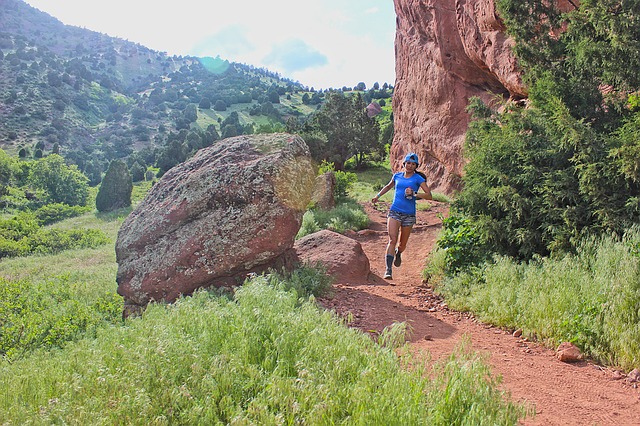 female trail runner